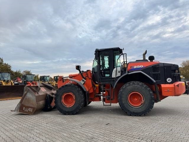 Hitachi ZW 250-6 - Wheel loader: gambar 2 Hitachi ZW 250-6 - Wheel loader: gambar 2