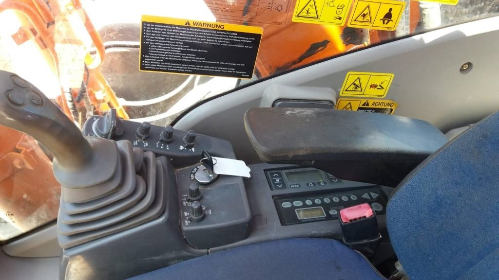 Hitachi ZX 210 LC - Ekskavator perayap: gambar 5 Hitachi ZX 210 LC - Ekskavator perayap: gambar 5