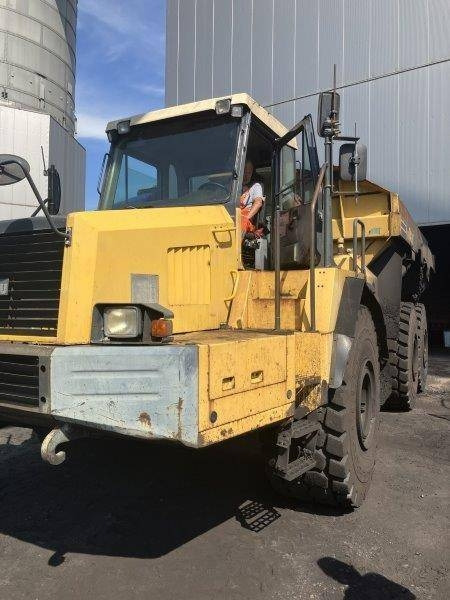 KOMATSU HM 400-1 - Tempat sampah artikulasi: gambar 1 KOMATSU HM 400-1 - Tempat sampah artikulasi: gambar 1
