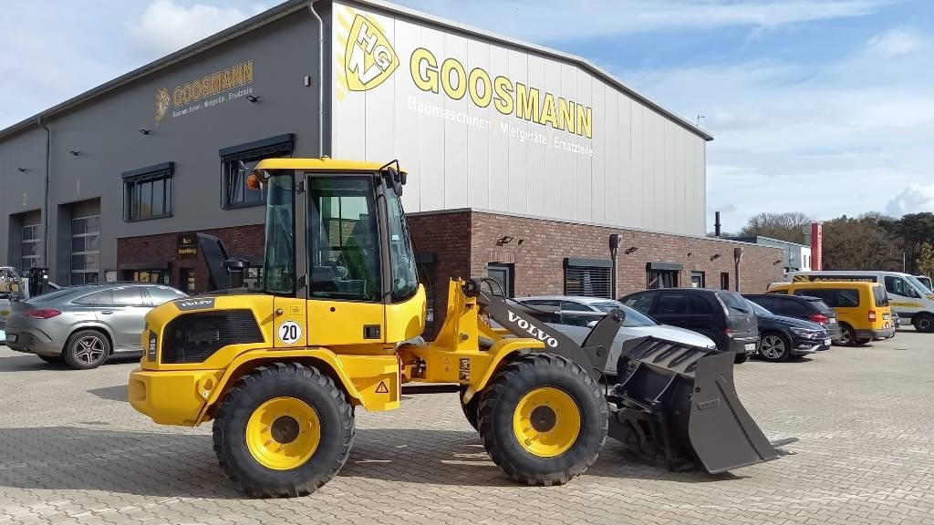 Volvo L 30 G - Wheel loader: gambar 1 Volvo L 30 G - Wheel loader: gambar 1