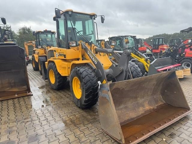 Volvo L 30 G - Wheel loader: gambar 2 Volvo L 30 G - Wheel loader: gambar 2