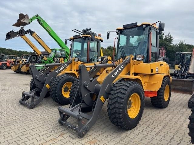 Volvo L 30 HS Klima - Wheel loader: gambar 1 Volvo L 30 HS Klima - Wheel loader: gambar 1