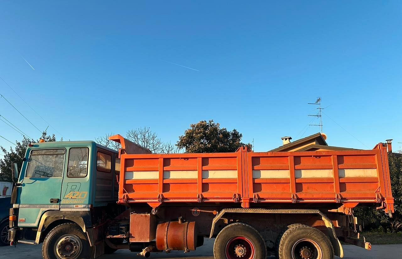 - Truk jungkit: gambar 5 - Truk jungkit: gambar 5