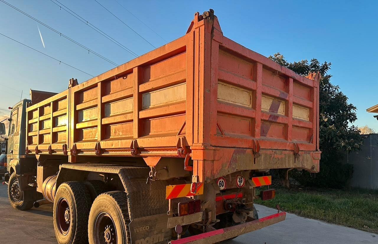 - Truk jungkit: gambar 3 - Truk jungkit: gambar 3