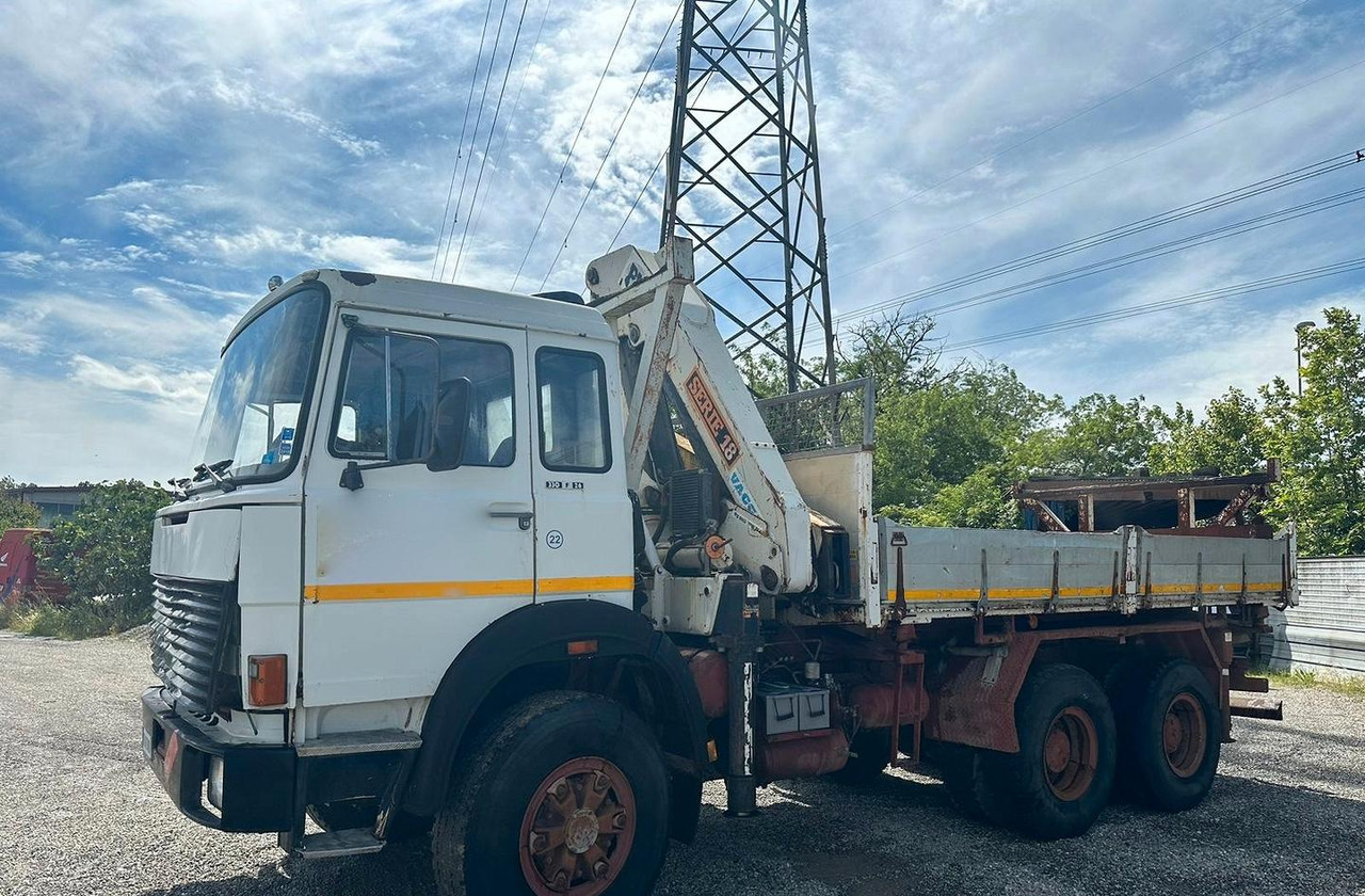 Iveco 330 26 con gru - Truk flatbed, Truk derek: gambar 2 Iveco 330 26 con gru - Truk flatbed, Truk derek: gambar 2