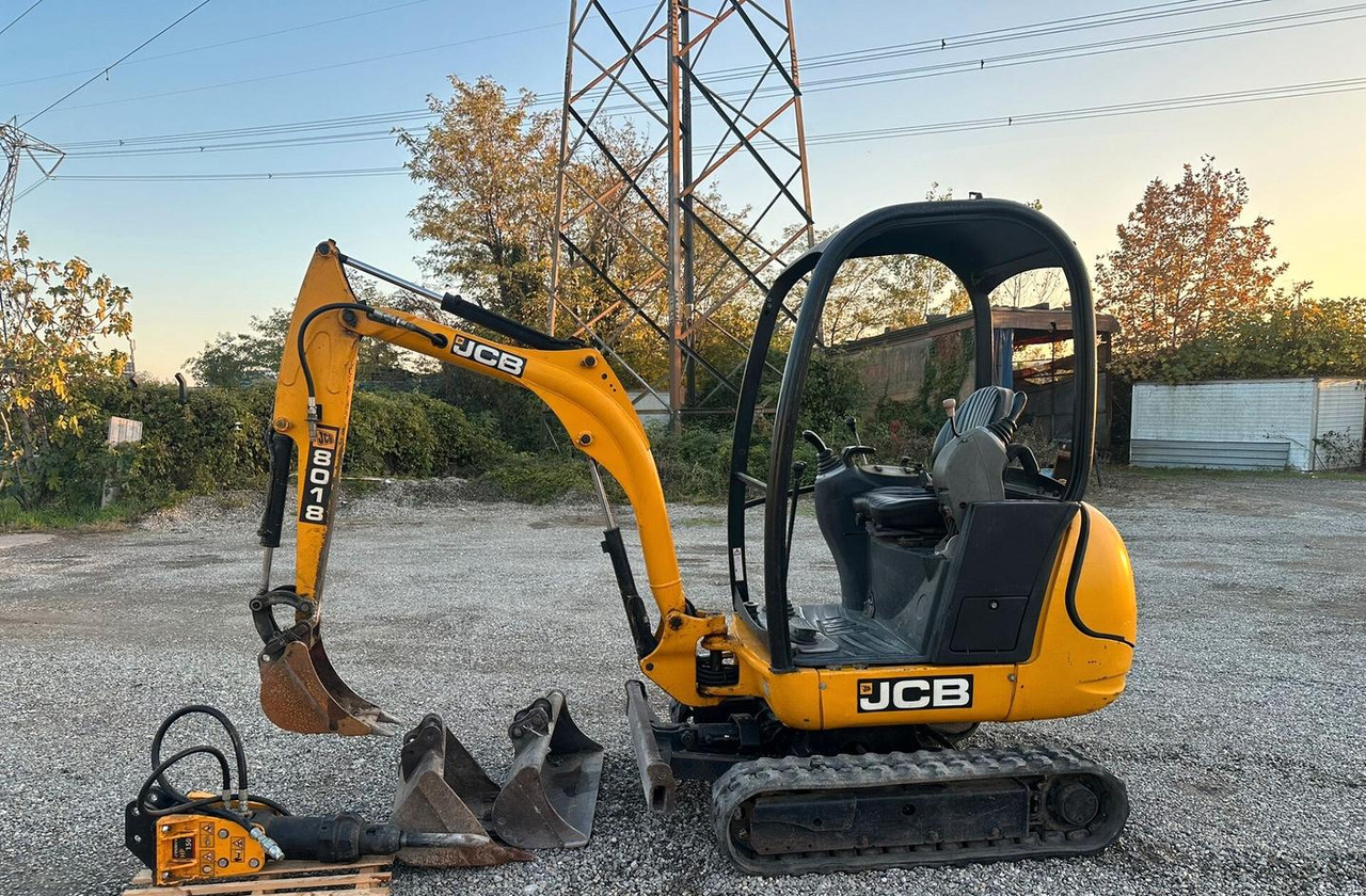 Mini escavatore Jcb 18 quintali - Ekskavator mini: gambar 1 Mini escavatore Jcb 18 quintali - Ekskavator mini: gambar 1