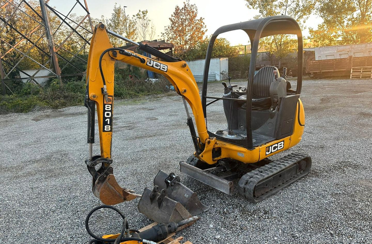 Mini escavatore Jcb 18 quintali - Ekskavator mini: gambar 2 Mini escavatore Jcb 18 quintali - Ekskavator mini: gambar 2