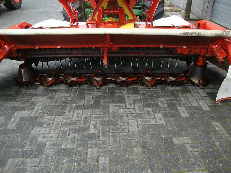 Kuhn FC 313 F - Mesin pemotong padang rumput: gambar 4 Kuhn FC 313 F - Mesin pemotong padang rumput: gambar 4