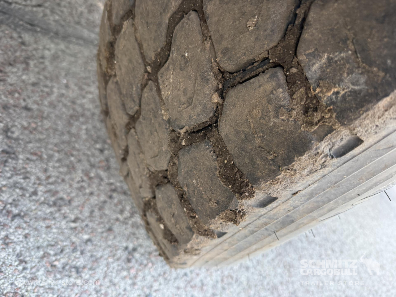 KAESSBOHRER Tipper steel half pipe body 27m³ - Semi-trailer jungkit: gambar 2 KAESSBOHRER Tipper steel half pipe body 27m³ - Semi-trailer jungkit: gambar 2