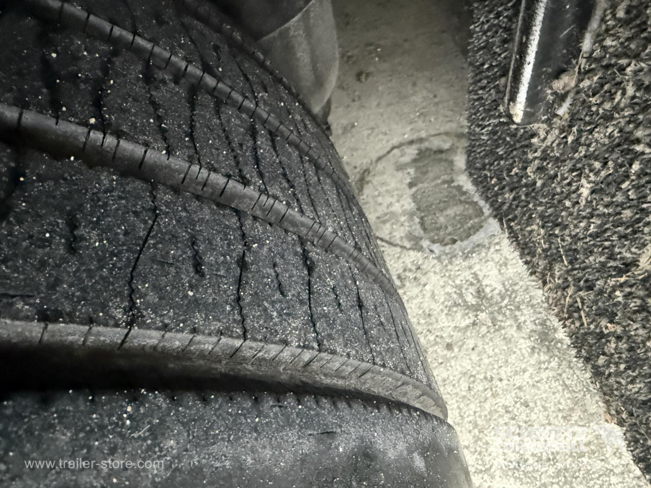 KRONE Curtainsider Mega - Semi-trailer dengan terpal samping: gambar 5 KRONE Curtainsider Mega - Semi-trailer dengan terpal samping: gambar 5