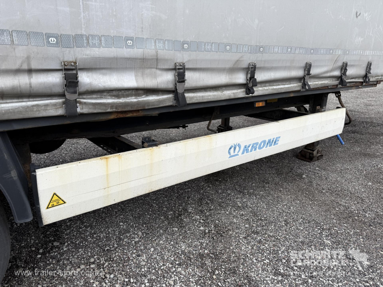 KRONE Curtainsider Mega - Semi-trailer dengan terpal samping: gambar 3 KRONE Curtainsider Mega - Semi-trailer dengan terpal samping: gambar 3