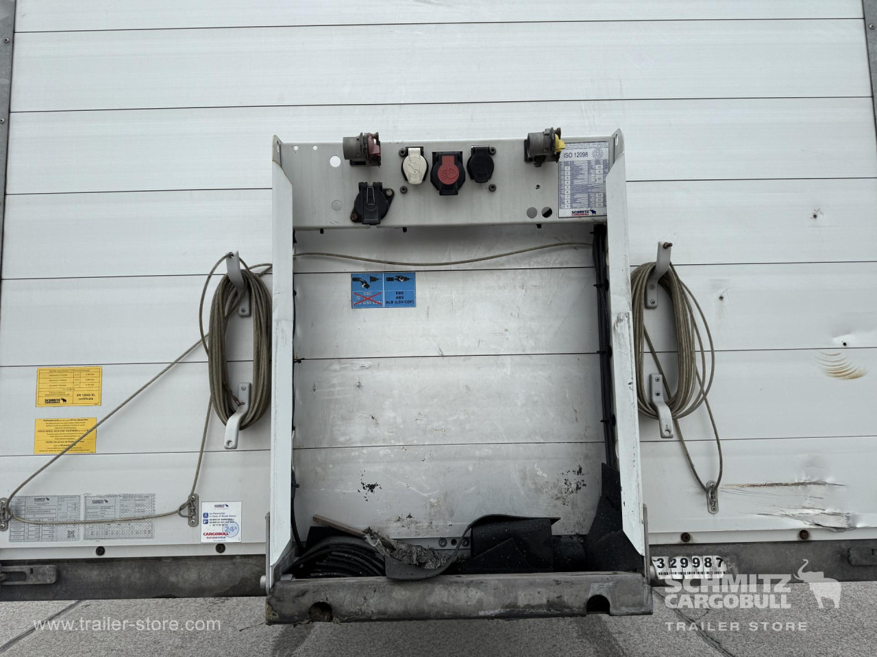SCHMITZ Curtainsider Standard - Semi-trailer dengan terpal samping: gambar 4 SCHMITZ Curtainsider Standard - Semi-trailer dengan terpal samping: gambar 4