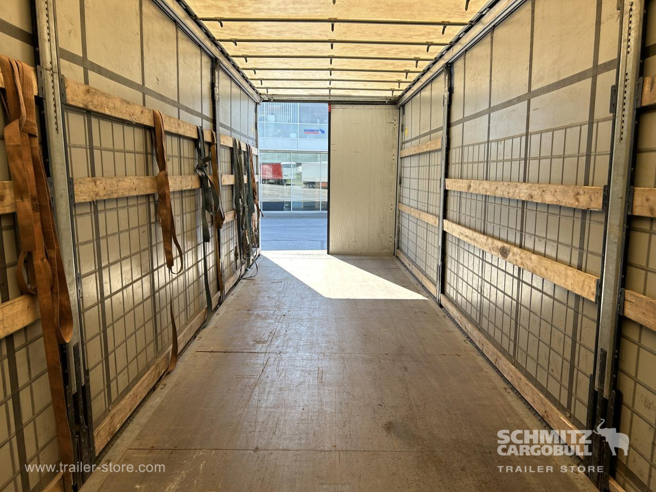 SCHMITZ Curtainsider Standard - Semi-trailer dengan terpal samping: gambar 2 SCHMITZ Curtainsider Standard - Semi-trailer dengan terpal samping: gambar 2