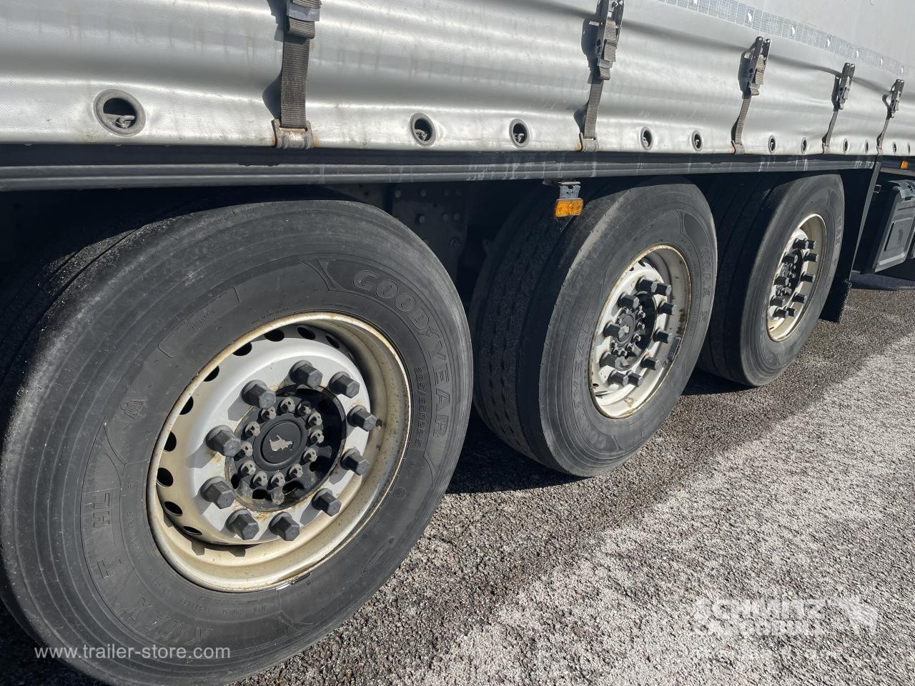 SCHMITZ Curtainsider Standard - Semi-trailer dengan terpal samping: gambar 2 SCHMITZ Curtainsider Standard - Semi-trailer dengan terpal samping: gambar 2