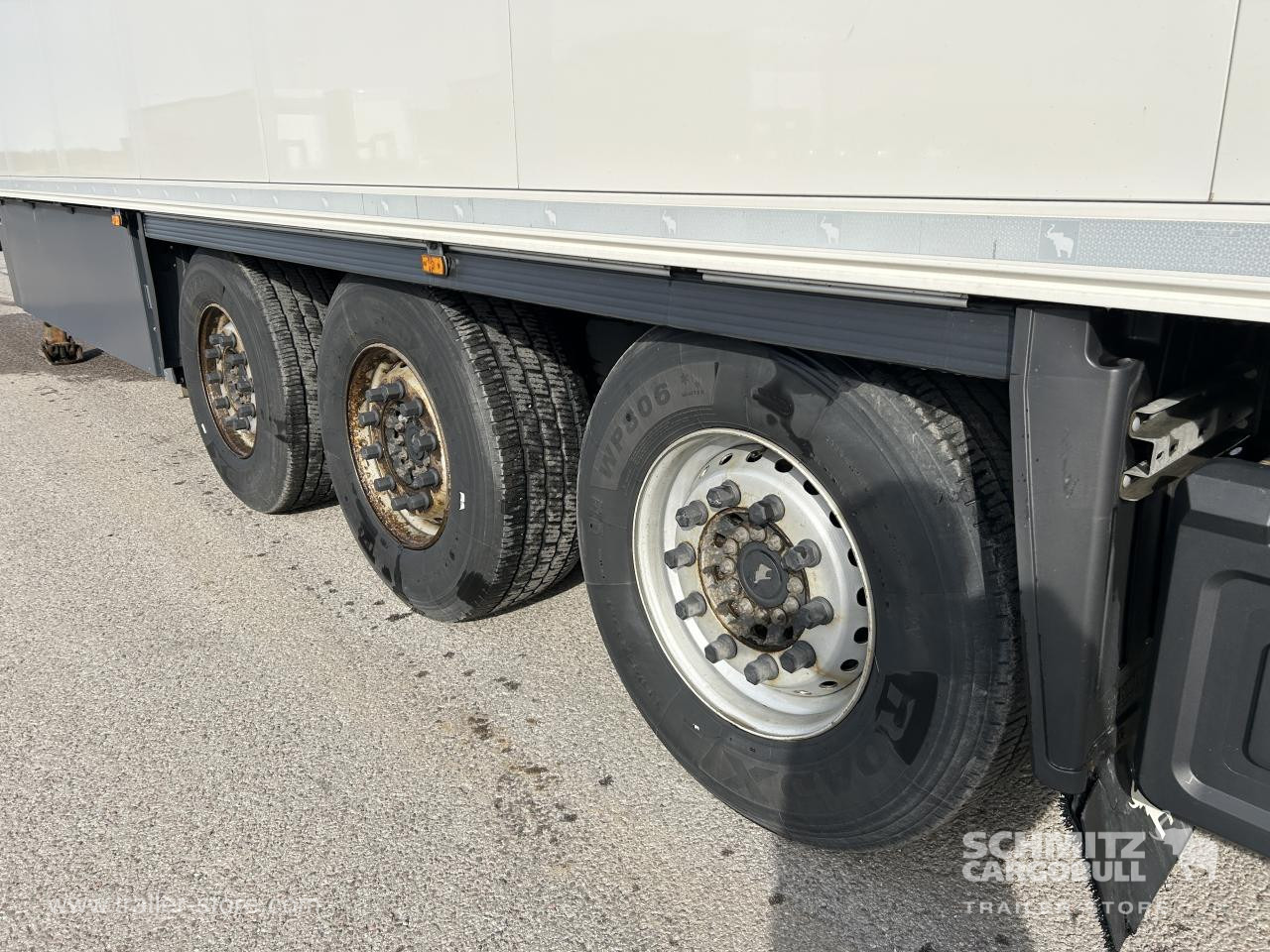 SCHMITZ Reefer Multitemp Double deck Taillift - Semi-trailer isotermal: gambar 5 SCHMITZ Reefer Multitemp Double deck Taillift - Semi-trailer isotermal: gambar 5