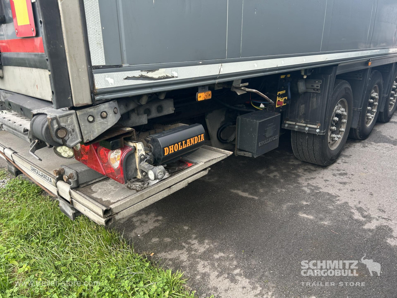 SCHMITZ Reefer Multitemp Taillift - Semi-trailer isotermal: gambar 5 SCHMITZ Reefer Multitemp Taillift - Semi-trailer isotermal: gambar 5