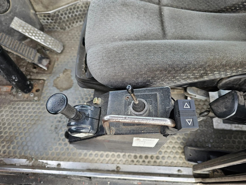 Traktor terminal CVS-Ferrari TT2516B: gambar 12 Traktor terminal CVS-Ferrari TT2516B: gambar 12