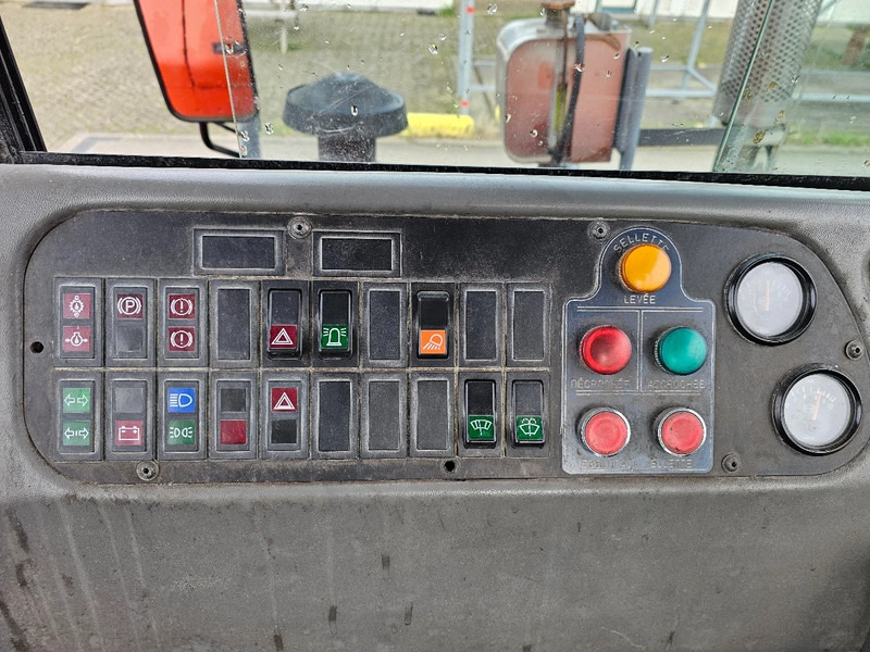 Traktor terminal CVS-Ferrari TT2516B: gambar 11 Traktor terminal CVS-Ferrari TT2516B: gambar 11