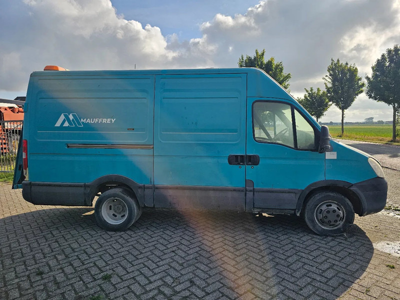 Iveco Daily 35C15V Daily 35C15V - Mobil: gambar 4 Iveco Daily 35C15V Daily 35C15V - Mobil: gambar 4