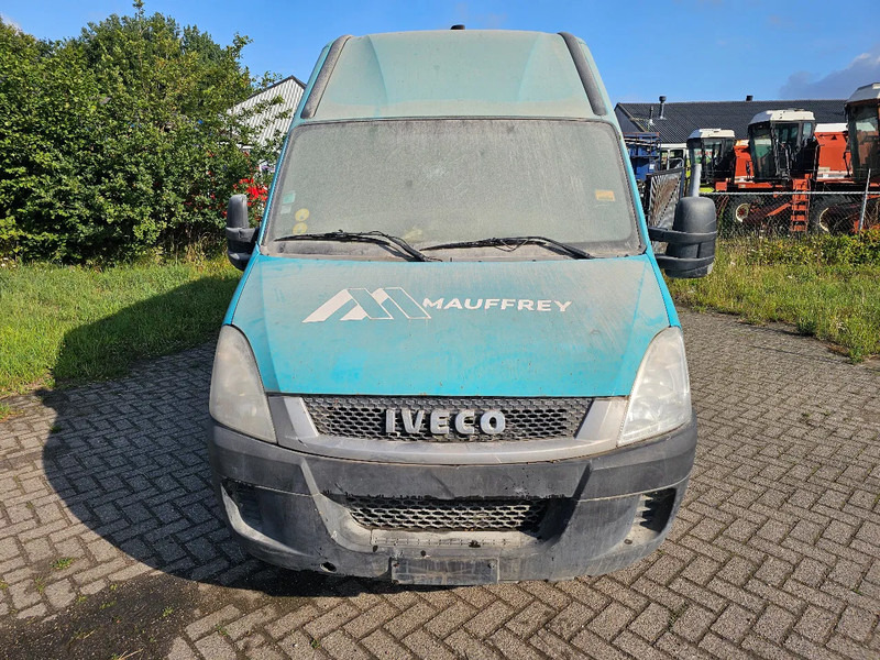 Iveco Daily 35C15V Daily 35C15V - Mobil: gambar 2 Iveco Daily 35C15V Daily 35C15V - Mobil: gambar 2