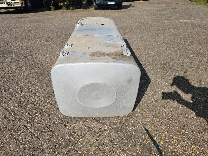 MAN Brandstoftank 760 Liter - L210 B70 H70 - Onderdeel nr. 81.12201-6503 - Tangki bahan bakar untuk Truk: gambar 4 MAN Brandstoftank 760 Liter - L210 B70 H70 - Onderdeel nr. 81.12201-6503 - Tangki bahan bakar untuk Truk: gambar 4