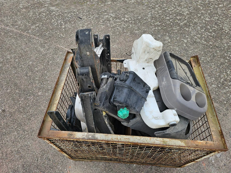 MAN Bak met vrachtwagen onderdelen - Suku cadang untuk Truk: gambar 4 MAN Bak met vrachtwagen onderdelen - Suku cadang untuk Truk: gambar 4