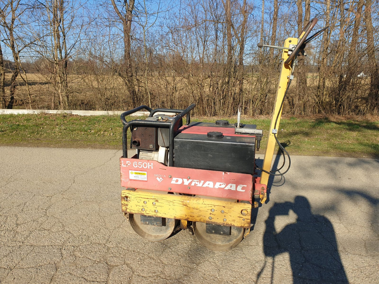 DYNAPAC LP 650 H - Roller mini: gambar 1 DYNAPAC LP 650 H - Roller mini: gambar 1