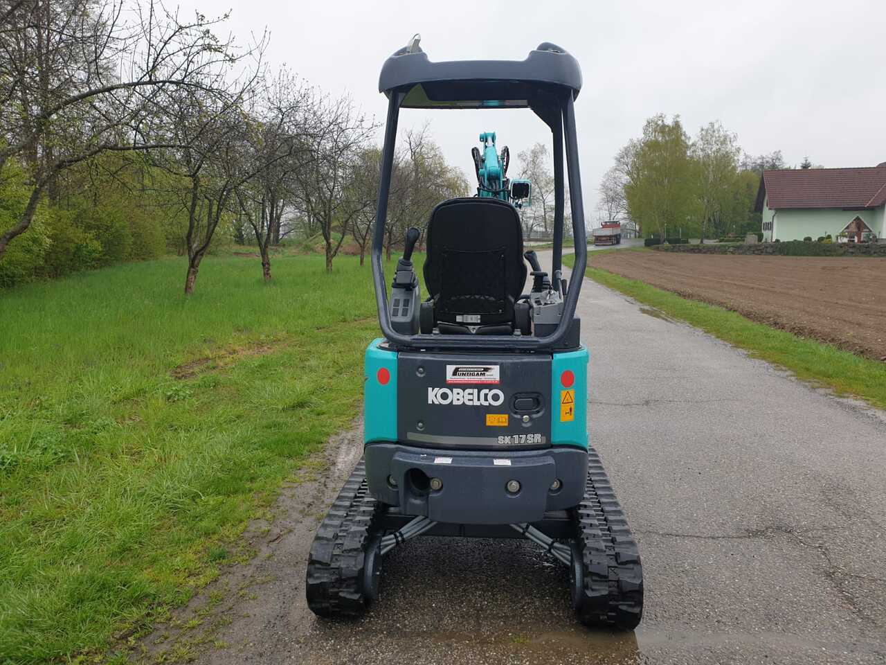KOBELCO SK 17 SR-3E - Ekskavator mini: gambar 5 KOBELCO SK 17 SR-3E - Ekskavator mini: gambar 5