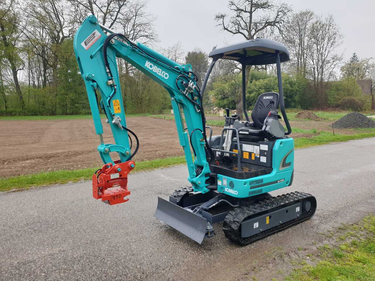 KOBELCO SK 17 SR-3E - Ekskavator mini: gambar 3 KOBELCO SK 17 SR-3E - Ekskavator mini: gambar 3