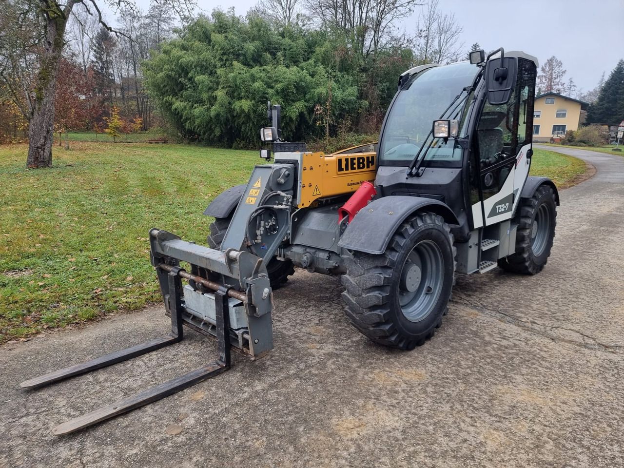 LIEBHERR T 32-7 - Loader depan teleskopik: gambar 3 LIEBHERR T 32-7 - Loader depan teleskopik: gambar 3