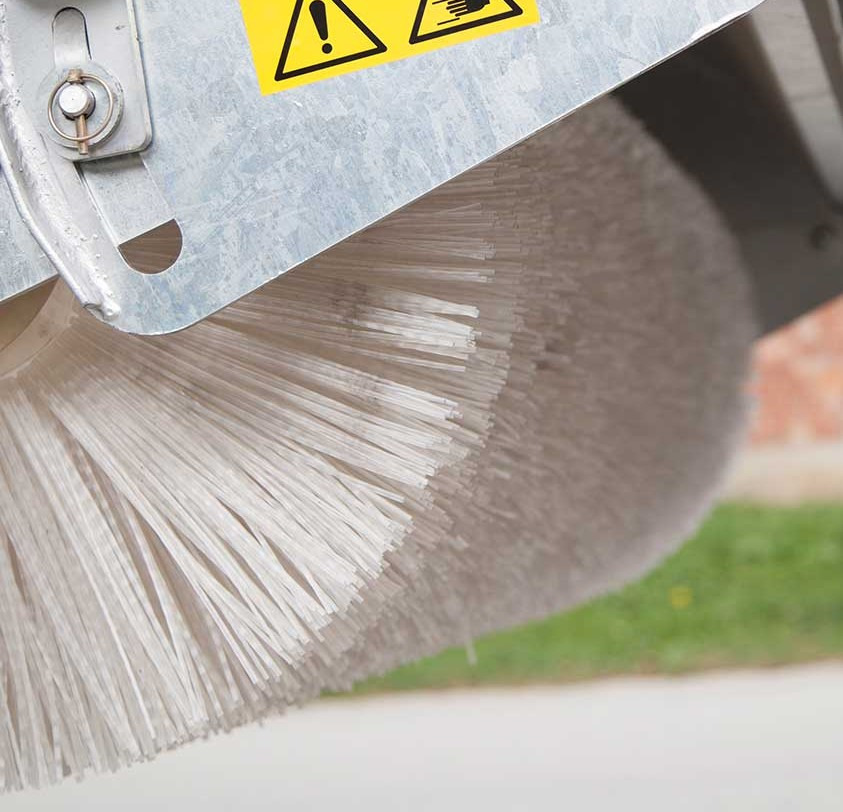 Sweeper type Typ 600 - Sapu untuk Traktor kehutanan: gambar 4 Sweeper type Typ 600 - Sapu untuk Traktor kehutanan: gambar 4