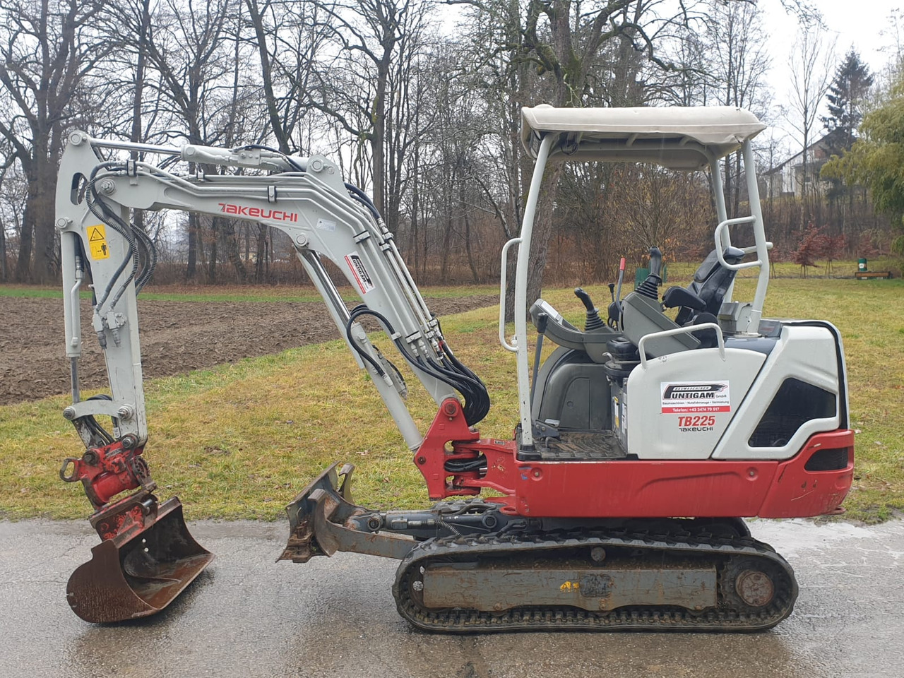 Ekskavator mini TAKEUCHI TB 225: gambar 1