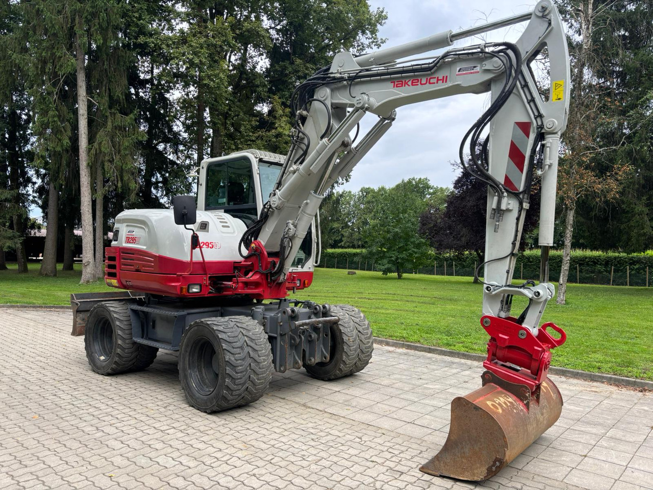TAKEUCHI TB 295 W - Ekskavator roda: gambar 4 TAKEUCHI TB 295 W - Ekskavator roda: gambar 4