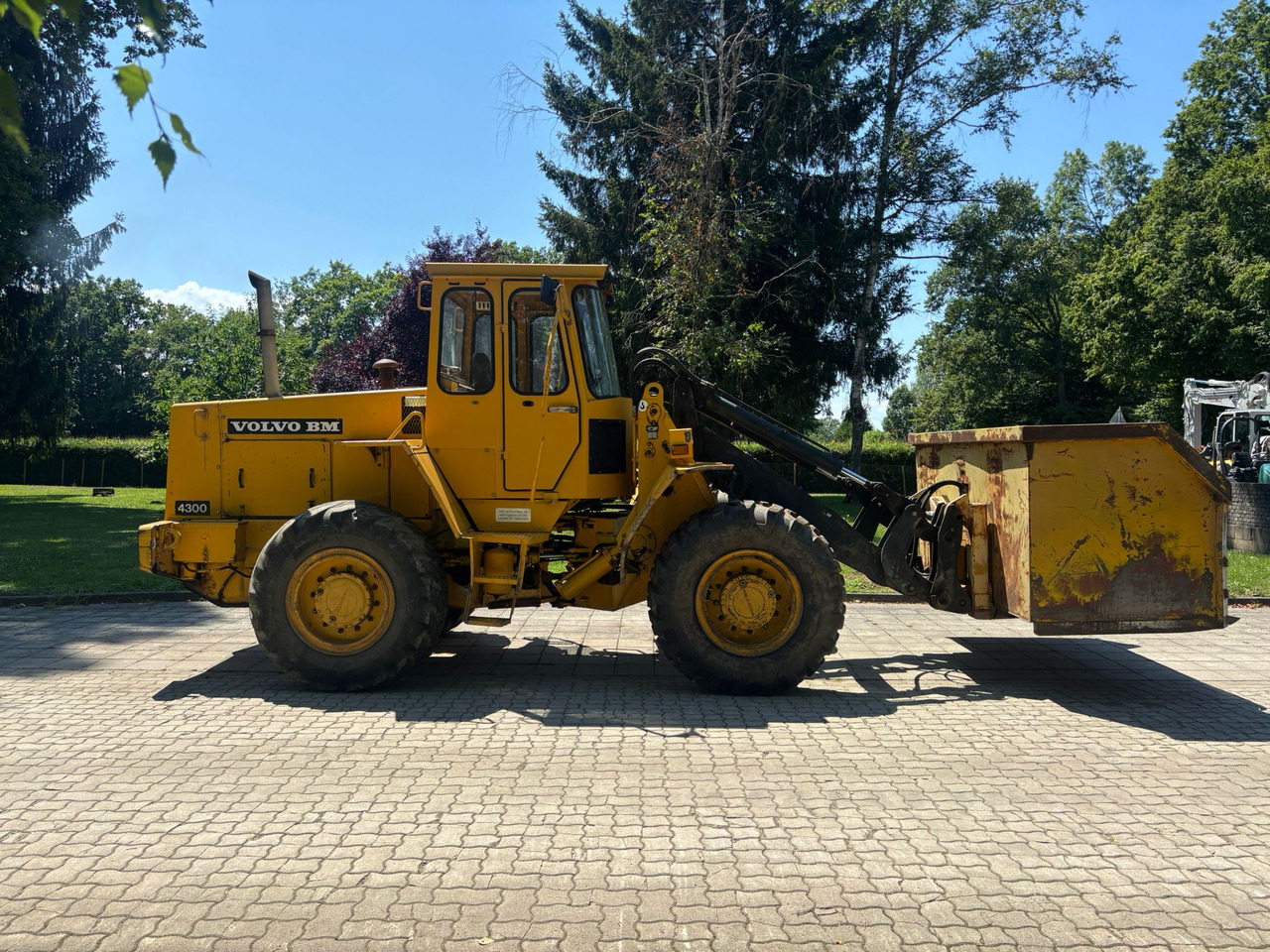 VOLVO BM 4300 - Wheel loader: gambar 2 VOLVO BM 4300 - Wheel loader: gambar 2