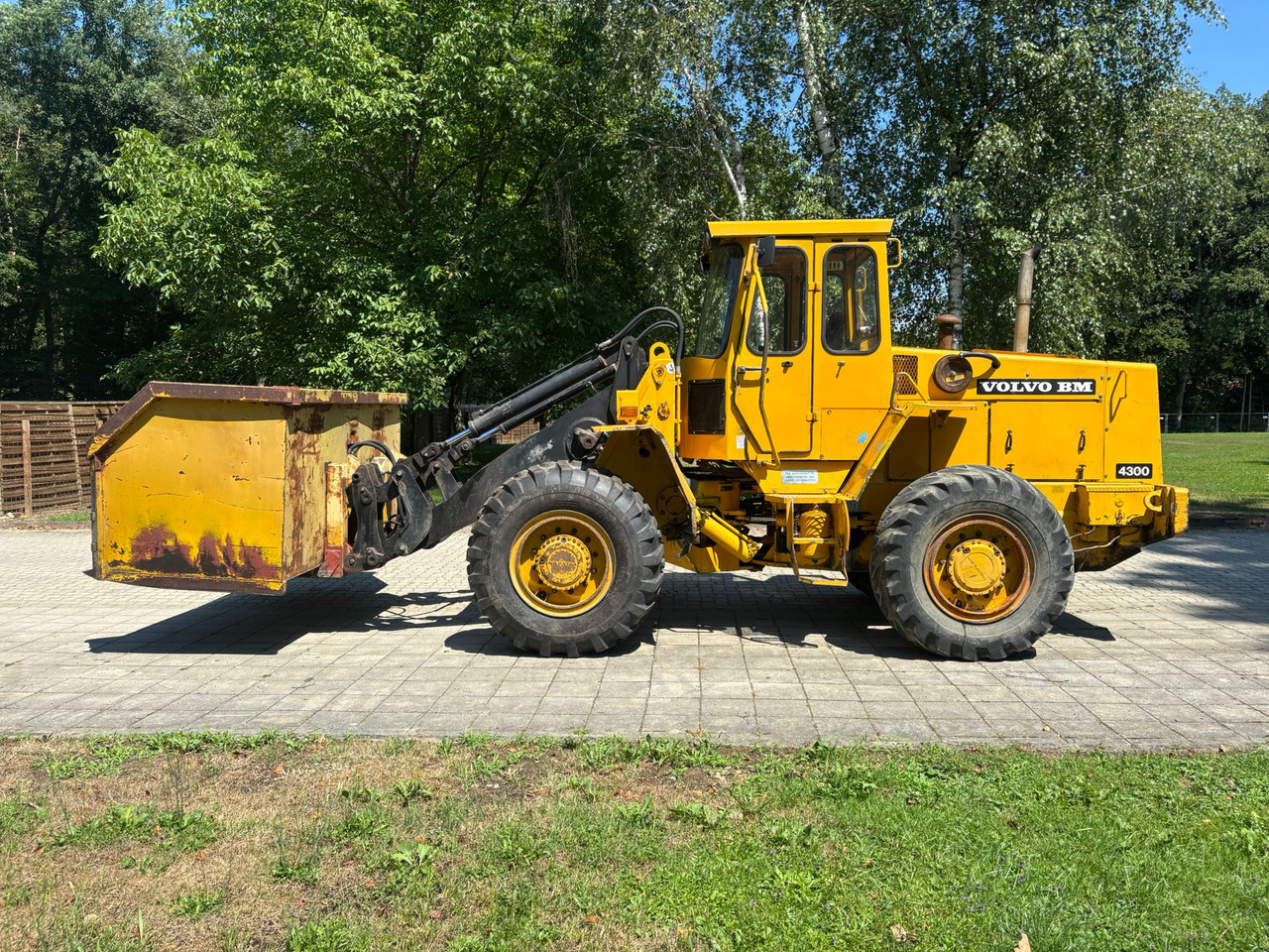 VOLVO BM 4300 - Wheel loader: gambar 1 VOLVO BM 4300 - Wheel loader: gambar 1