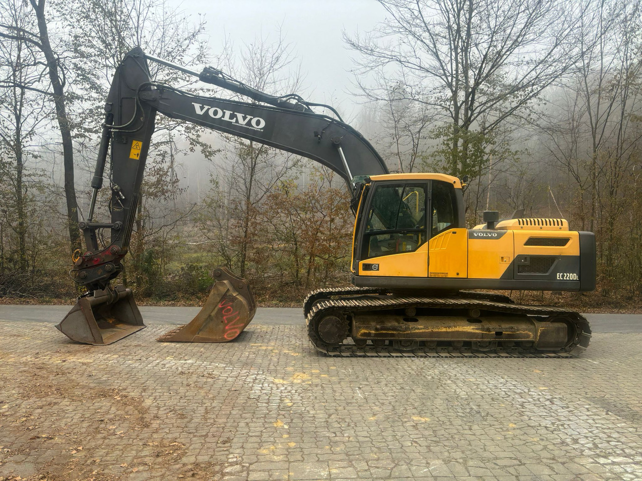 Volvo EC 220 DL - Ekskavator perayap: gambar 1 Volvo EC 220 DL - Ekskavator perayap: gambar 1