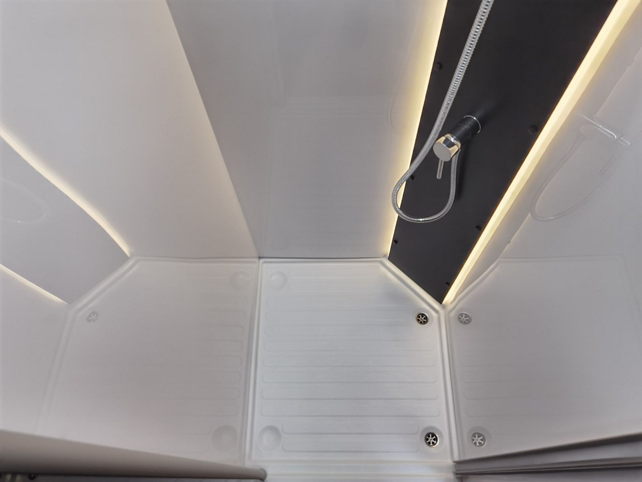 Mobil rumah semi-terintegrasi Chausson 640 TITANIUM / -2026- / 165PS-9G. / XXL-HUBBETT: gambar 17