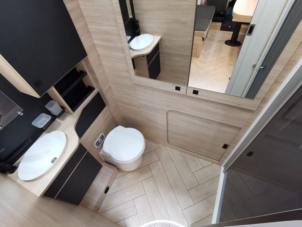 Mobil rumah semi-terintegrasi Chausson 640 TITANIUM / -2026- / 165PS-9G. / XXL-HUBBETT: gambar 14