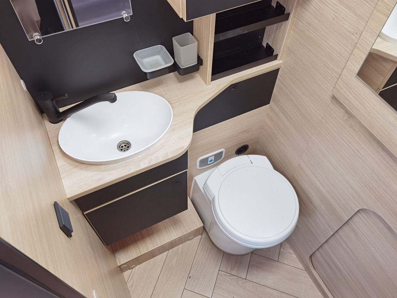 Mobil rumah semi-terintegrasi Chausson 650 TITANIUM / - 2026 - / 165PS - 8G. / HUBBETT: gambar 21 Mobil rumah semi-terintegrasi Chausson 650 TITANIUM / - 2026 - / 165PS - 8G. / HUBBETT: gambar 21