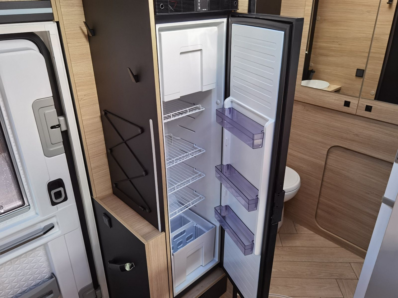 Mobil rumah semi-terintegrasi Chausson 650 TITANIUM / - 2026 - / 165PS - 8G. / HUBBETT: gambar 18 Mobil rumah semi-terintegrasi Chausson 650 TITANIUM / - 2026 - / 165PS - 8G. / HUBBETT: gambar 18