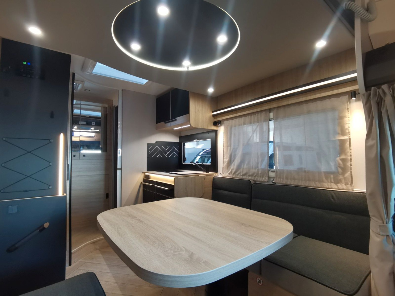 Mobil rumah semi-terintegrasi Chausson 650 TITANIUM / - 2026 - / NUR 6.39 M. / HUBBETT: gambar 16 Mobil rumah semi-terintegrasi Chausson 650 TITANIUM / - 2026 - / NUR 6.39 M. / HUBBETT: gambar 16