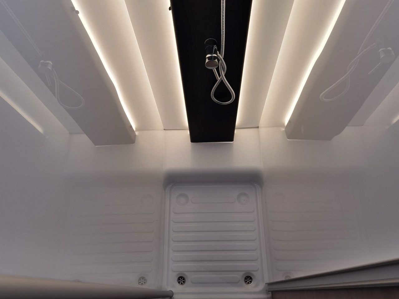 Mobil rumah semi-terintegrasi Chausson 650 TITANIUM / - 2026 - / NUR 6.39 M. / HUBBETT: gambar 24 Mobil rumah semi-terintegrasi Chausson 650 TITANIUM / - 2026 - / NUR 6.39 M. / HUBBETT: gambar 24