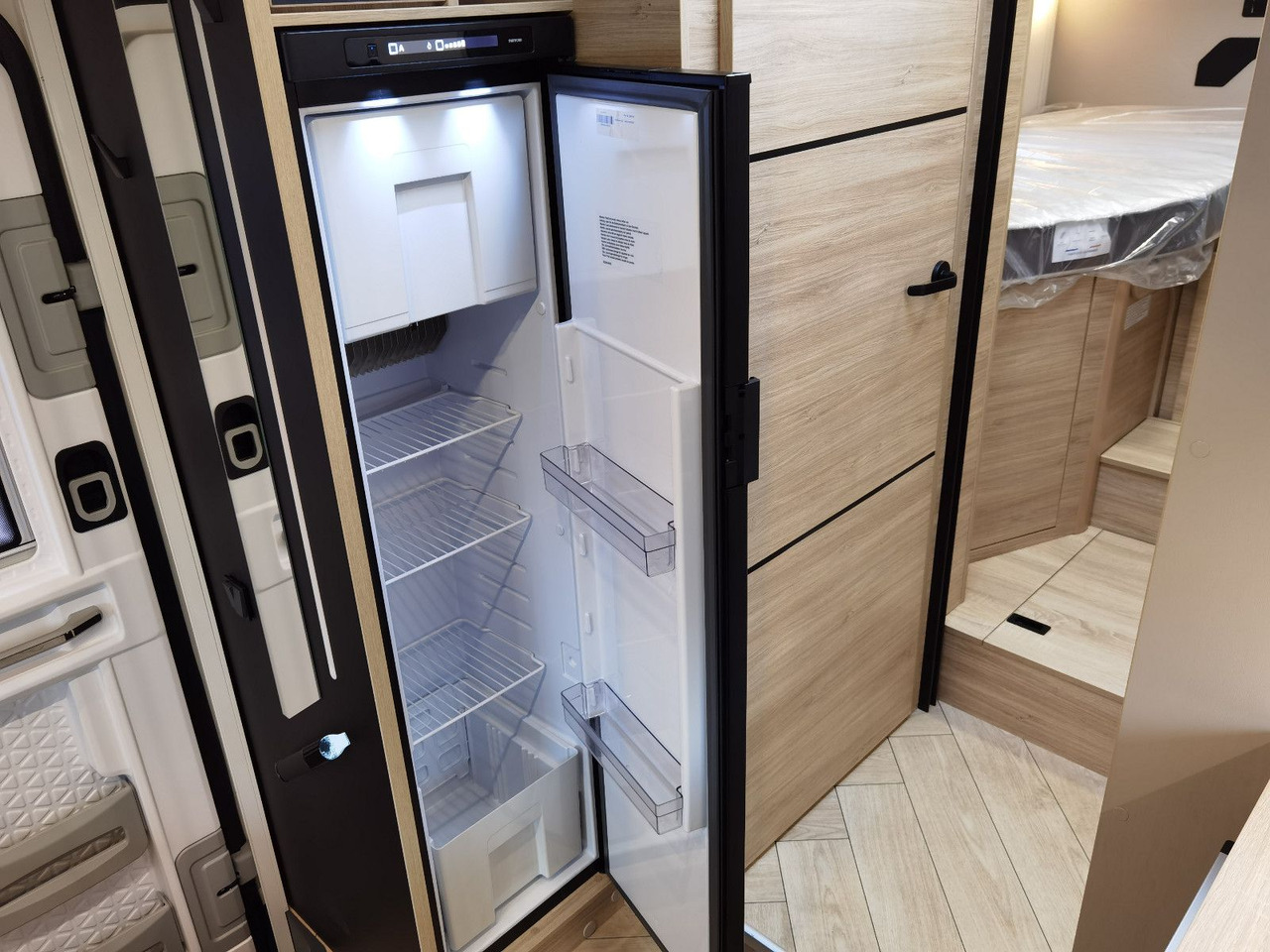 Mobil rumah semi-terintegrasi Chausson 777 ETAPE LINE / -2025- / EINZELBETTEN & HUBBETT: gambar 17