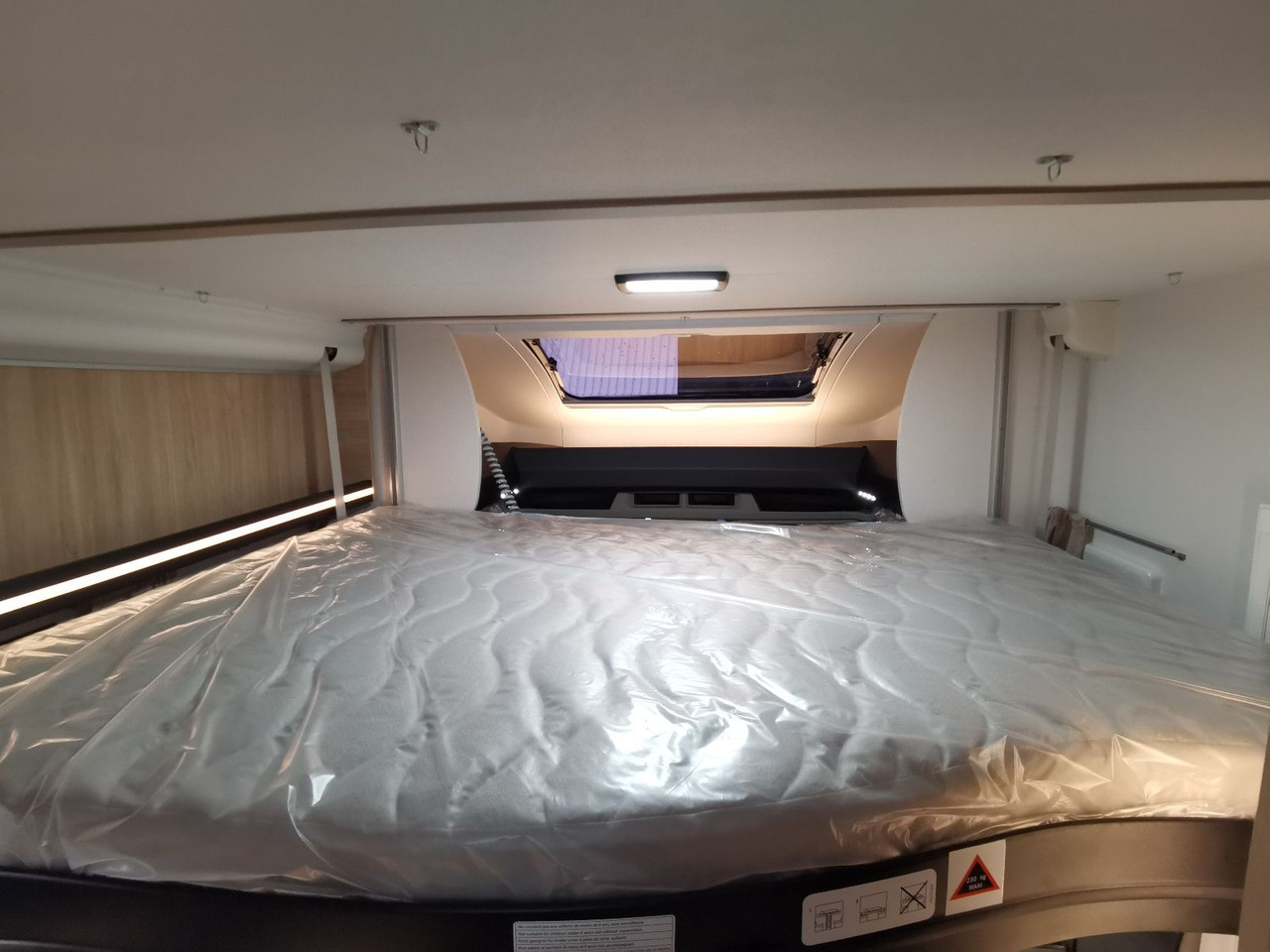 Mobil rumah semi-terintegrasi Chausson 777 ETAPE LINE / -2025- / HUBBETT & EINZELBETTEN: gambar 11