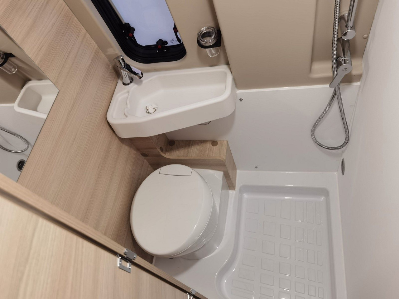 Mobil kemping Chausson V594 FIRST LINE L / MODELL 2026 / 140 PS: gambar 21 Mobil kemping Chausson V594 FIRST LINE L / MODELL 2026 / 140 PS: gambar 21