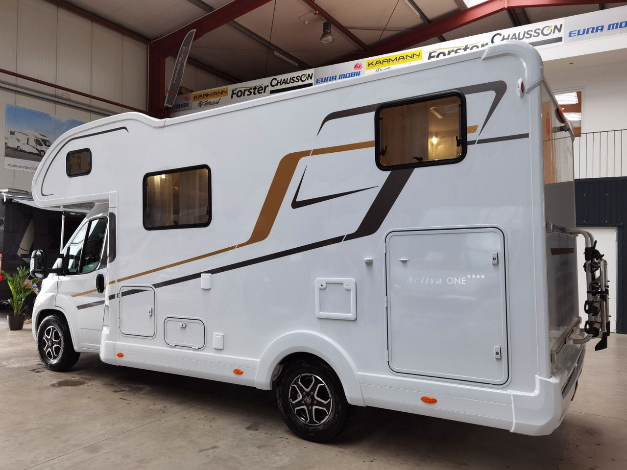 Eura Mobil ACTIVA ONE 690 HB / 180PS-40H MAXI/ PANORAMADACH - Alkoven: gambar 5 Eura Mobil ACTIVA ONE 690 HB / 180PS-40H MAXI/ PANORAMADACH - Alkoven: gambar 5
