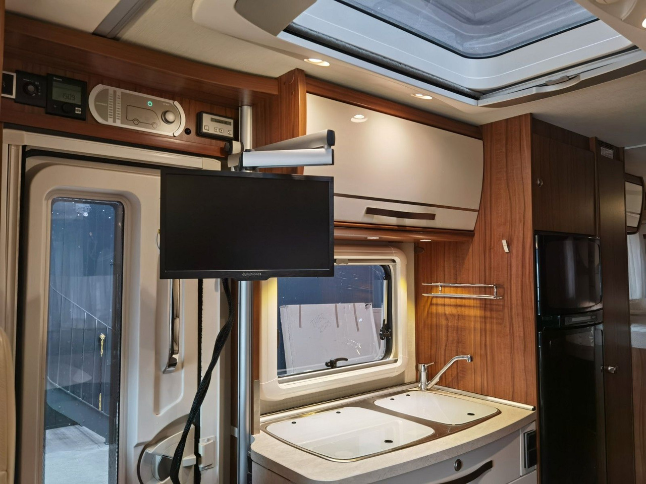 Mobil rumah semi-terintegrasi HYMER / ERIBA / HYMERCAR EXSIS T 588 / SAT / AHK / NAVI / EINZELBETTEN: gambar 15