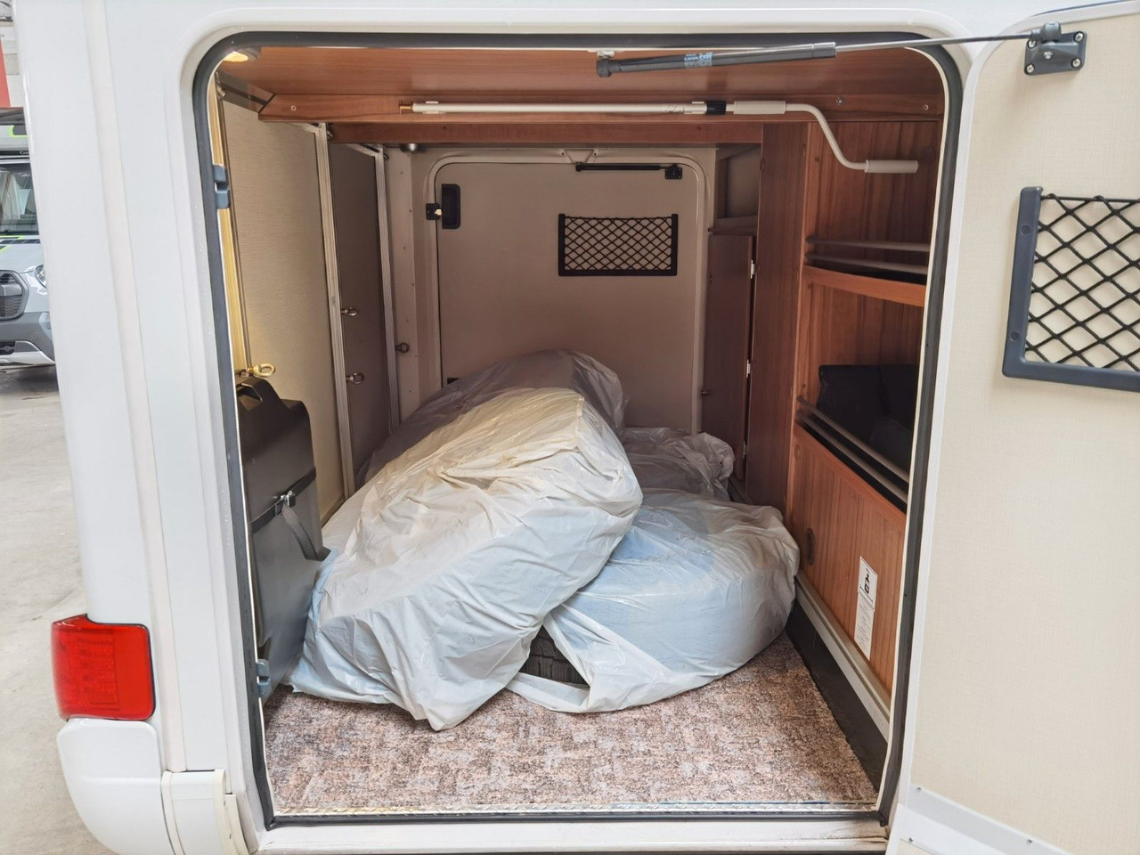 Mobil rumah semi-terintegrasi HYMER / ERIBA / HYMERCAR EXSIS T 588 / SAT / AHK / NAVI / EINZELBETTEN: gambar 9