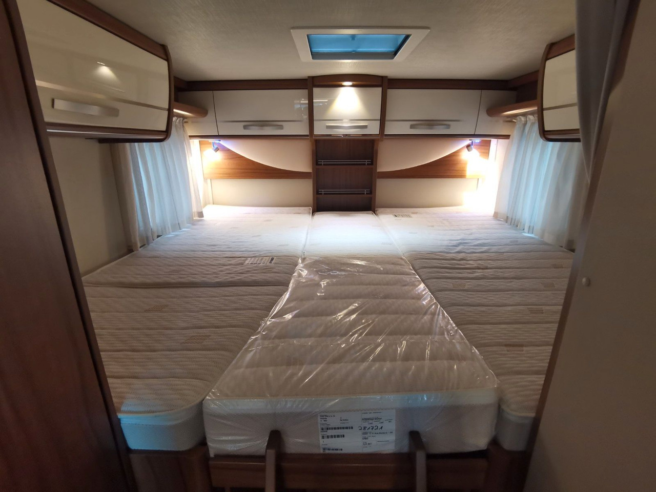 Mobil rumah semi-terintegrasi HYMER / ERIBA / HYMERCAR EXSIS T 588 / SAT / AHK / NAVI / EINZELBETTEN: gambar 21