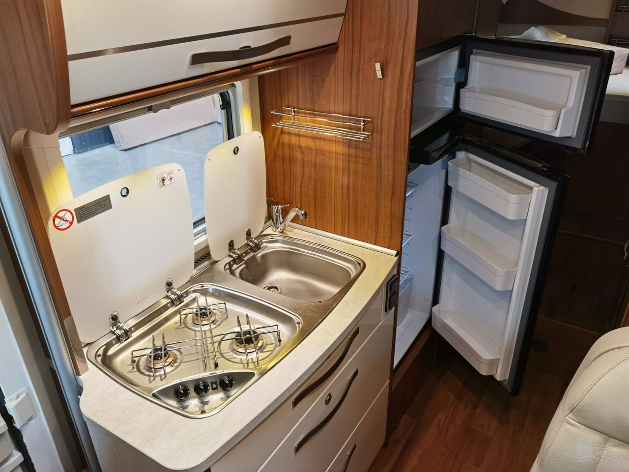 Mobil rumah semi-terintegrasi HYMER / ERIBA / HYMERCAR EXSIS T 588 / SAT / AHK / NAVI / EINZELBETTEN: gambar 17